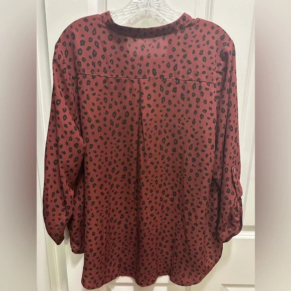 Lush Warren split neck leopard blouse - red and black - Picture 5 of 8